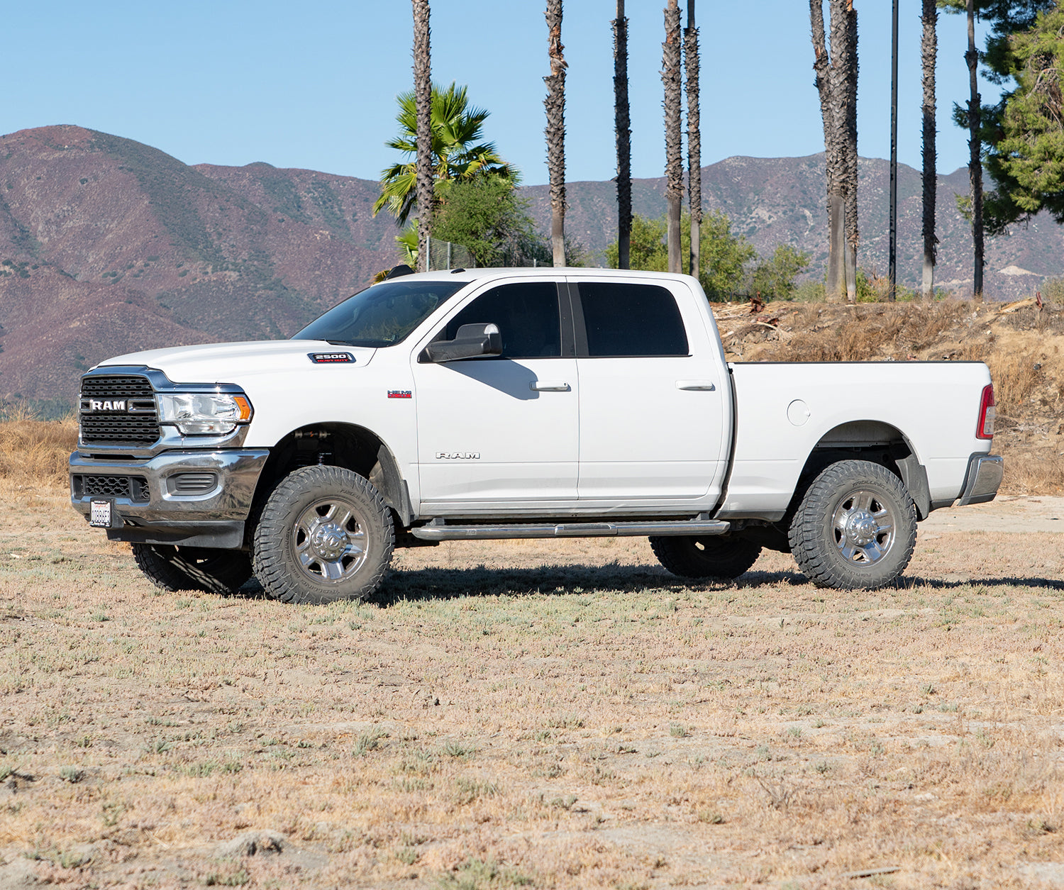 '19-24 Ram 2500 Hemi Backcountry Leveling System Display on vehicle 