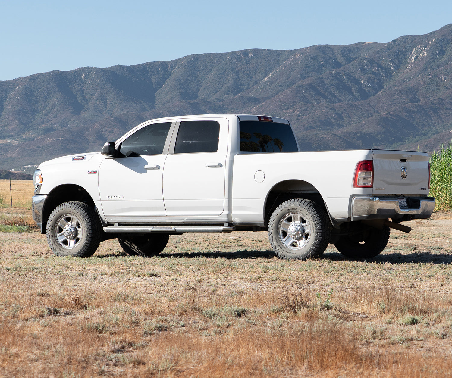 '19-24 Ram 2500 Hemi Backcountry Leveling System Display on vehicle 