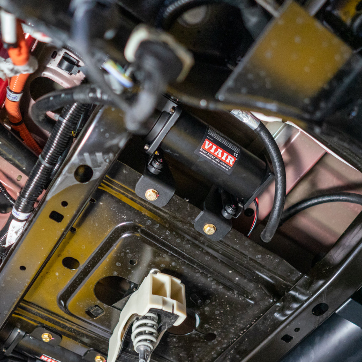 '17-24 F250/F350 Under-Bed Air Compressor Mounting Kit - Retains Spare Tire installed 