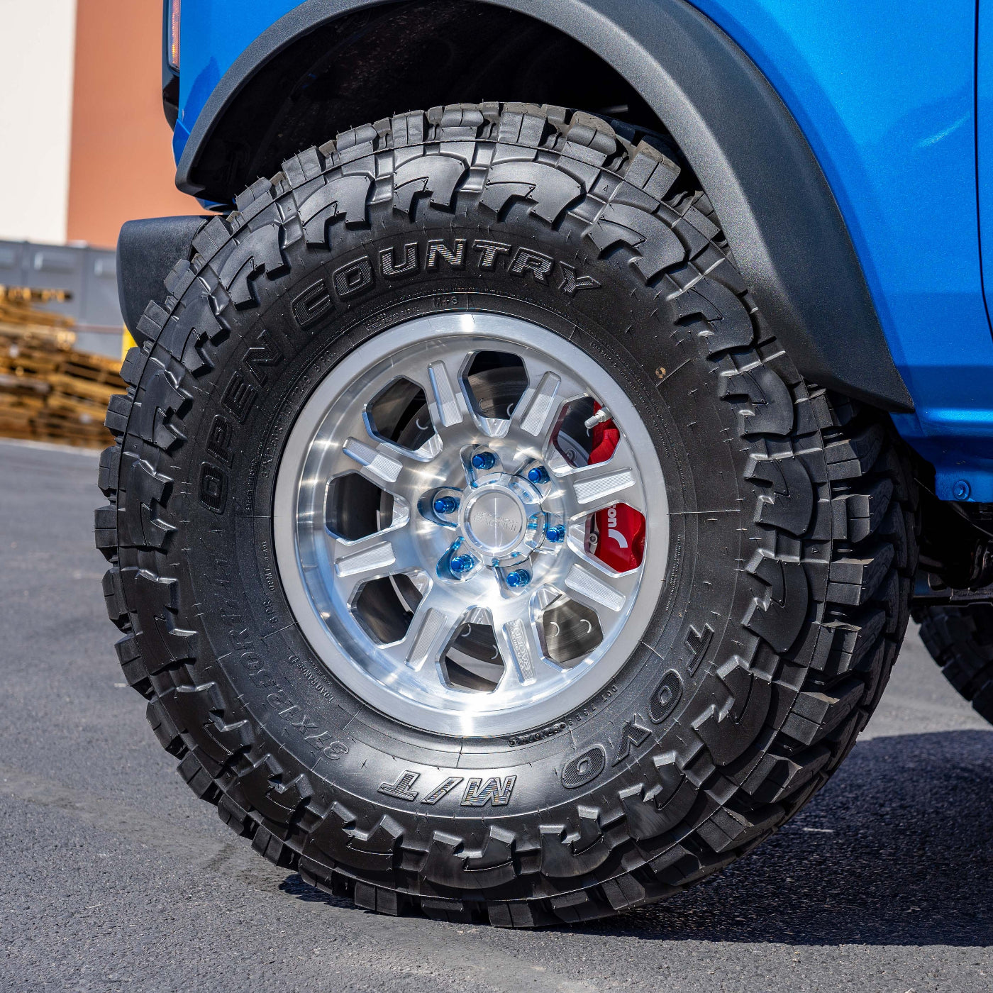 G500 Smooth Lip Wheel 17x8.5" 8 Lug Front View