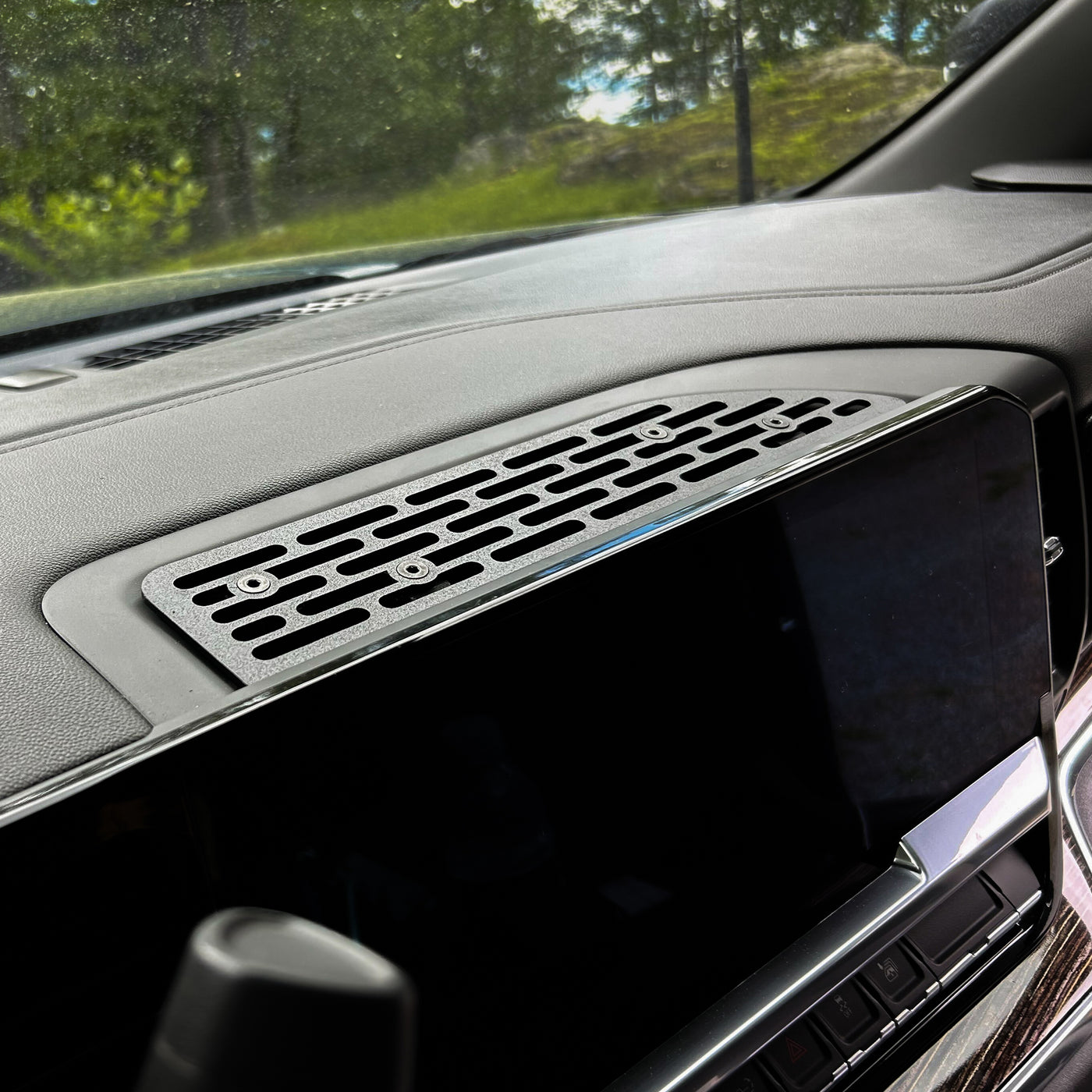 Dash Mount | Sierra & Silverado 1500 (2022+), GM HD (2024+) Front View