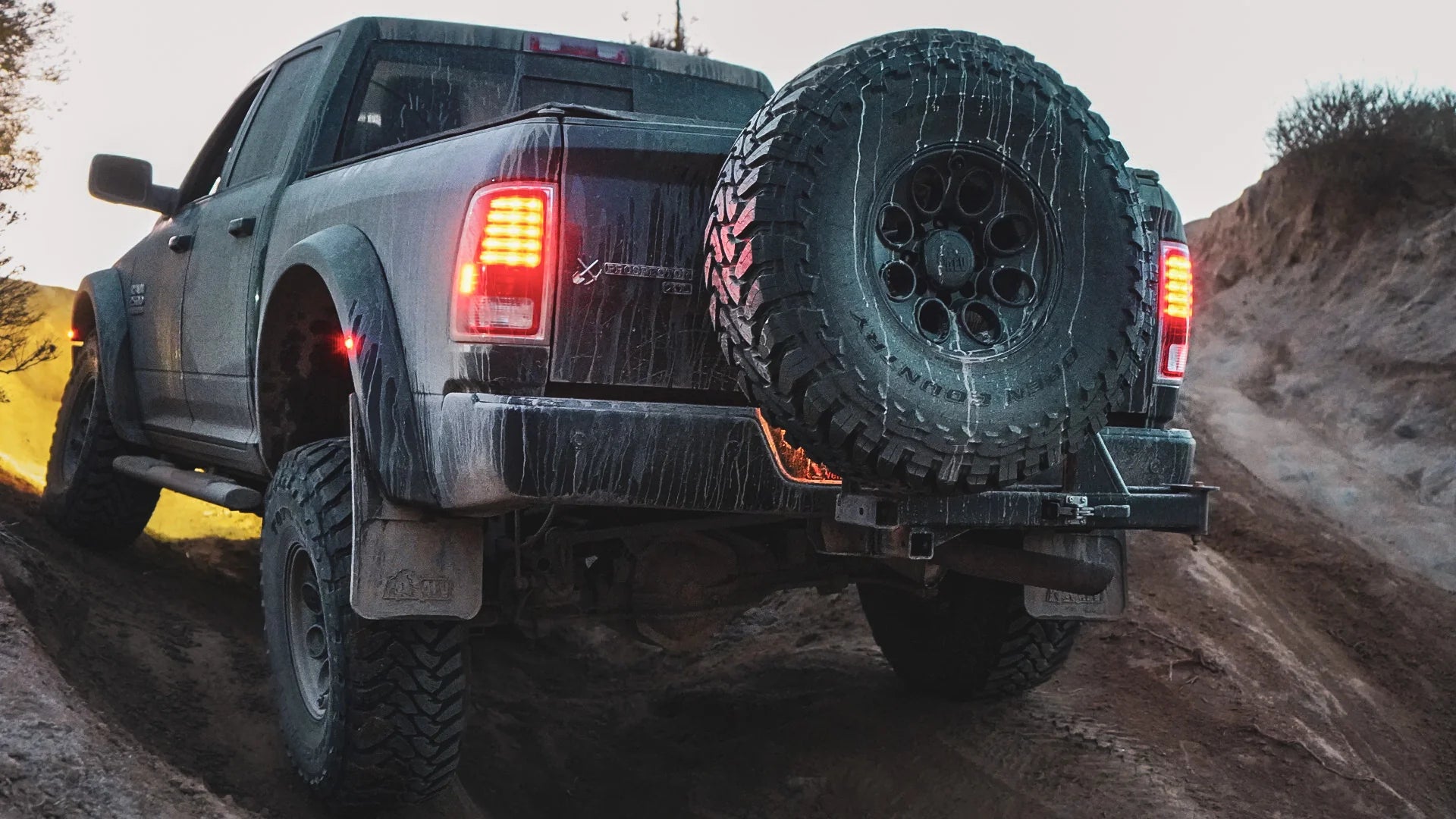 UltraSwing Mega-Fit Spare Tire Hitch Mount | RiGd Supply Front View