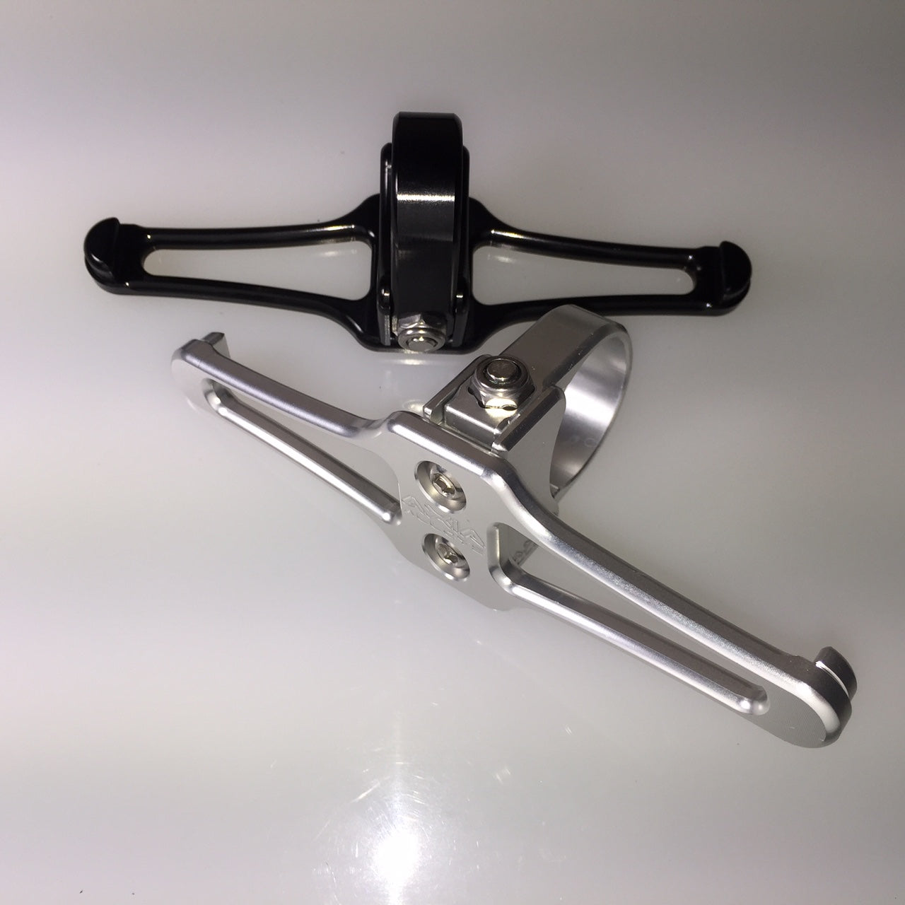 Headset / Goggle Hanger – Parallel to Bar Front View