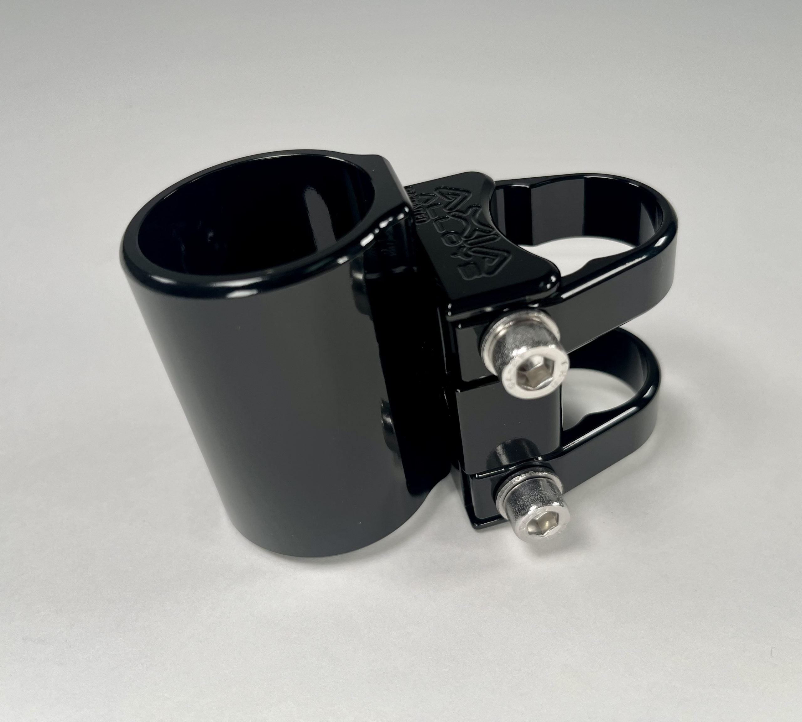 Starlink RV Ladder / Tubing Mount – Dishy Front View