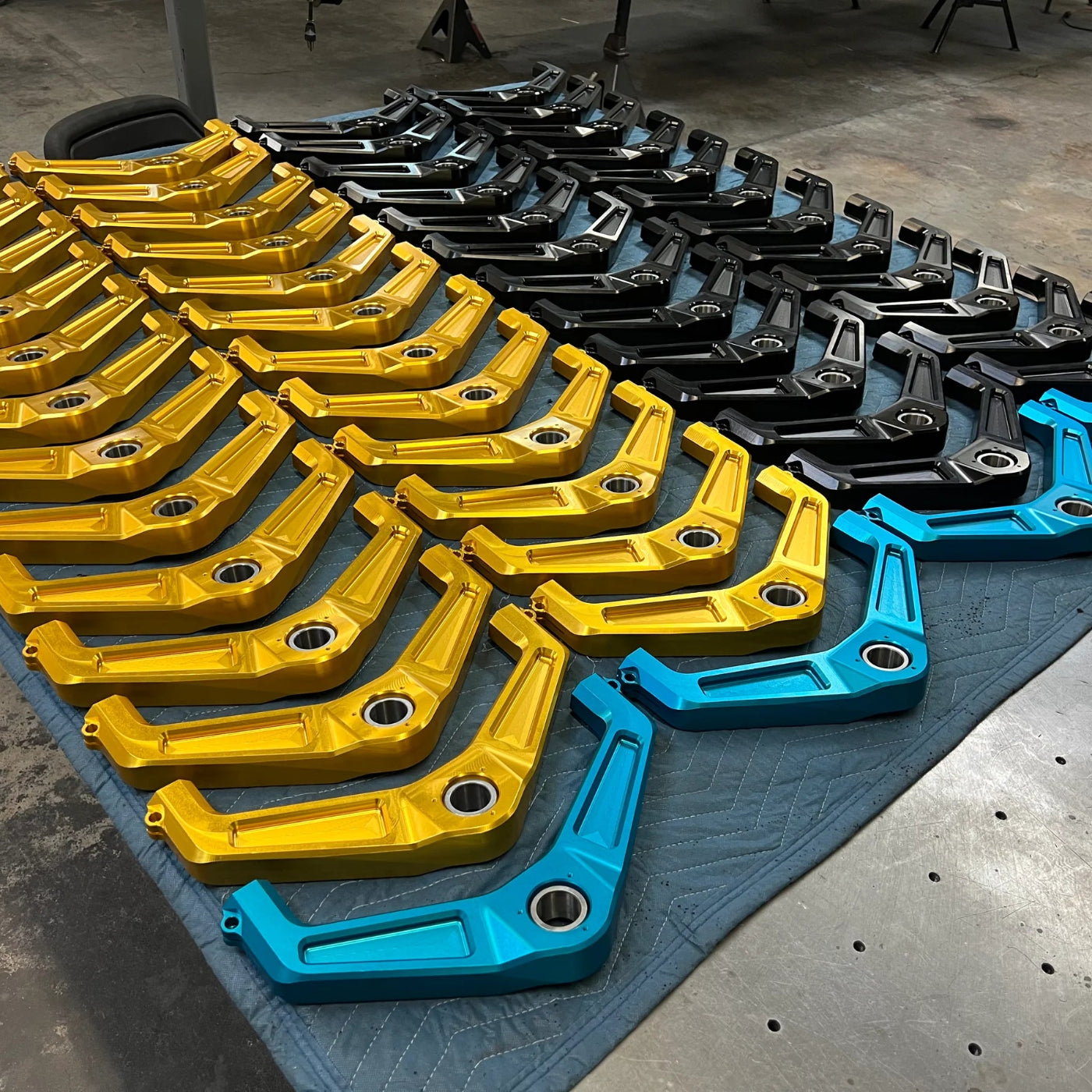 CHEVROLET/GMC 2500/3500 UPPER CONTROL ARMS 2011-2019 Front View