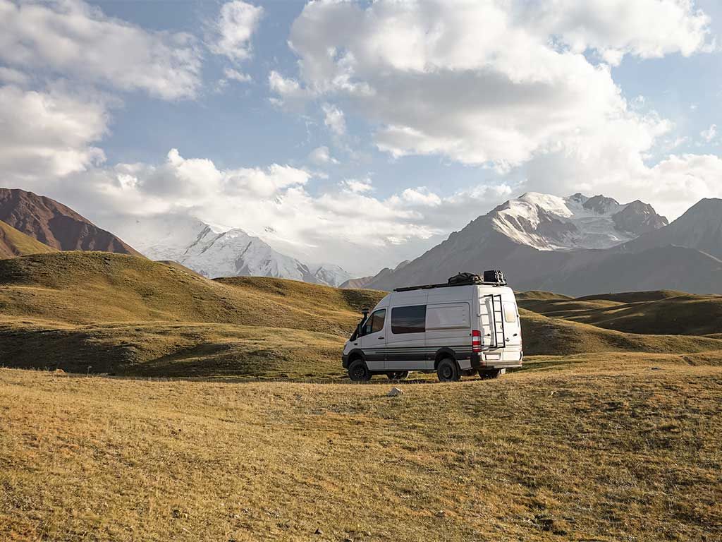 Front Runner Universal Vehicle Ladder / Short Front View