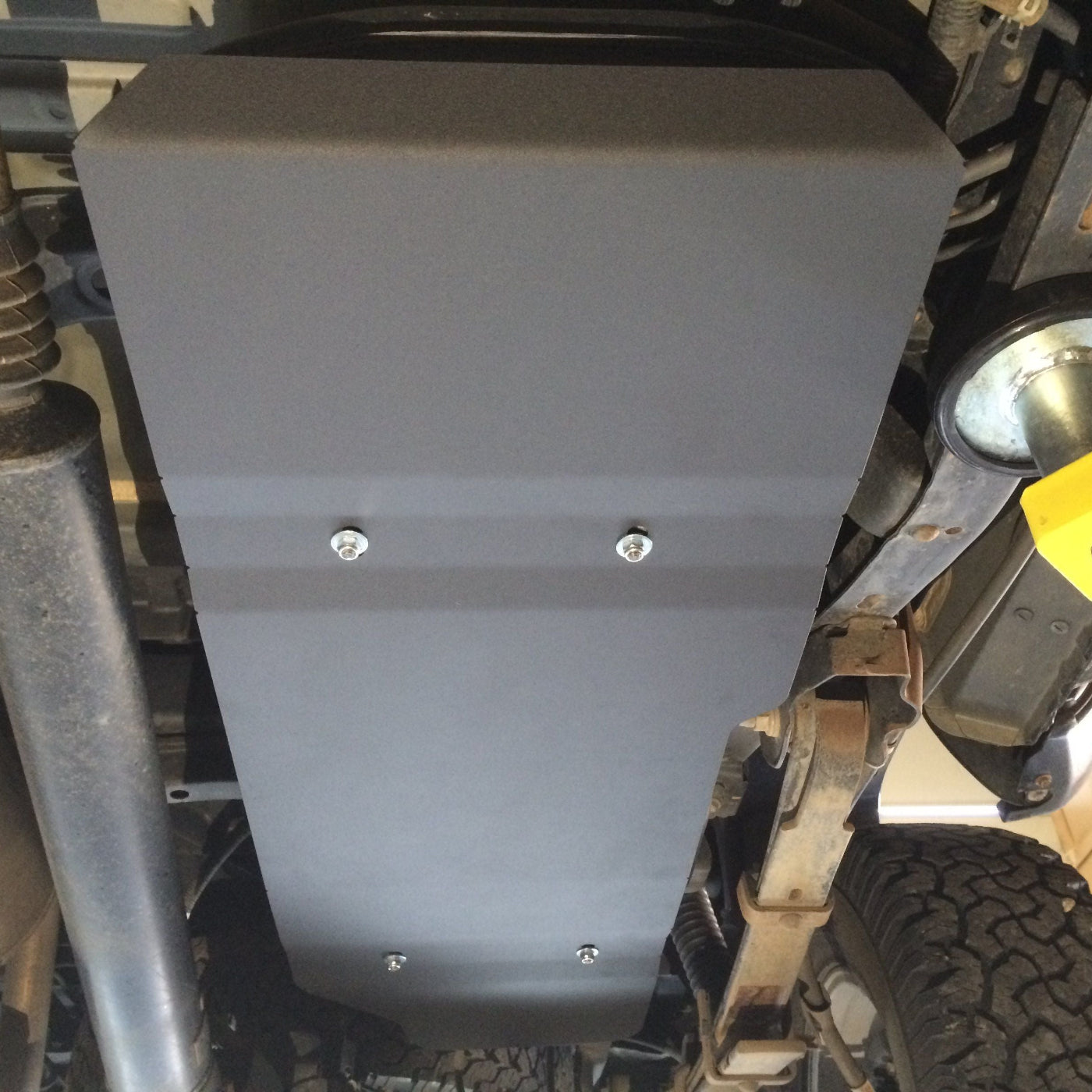 '05-15 Toyota Tacoma Fuel Tank Skid Plate RCI Off Road display