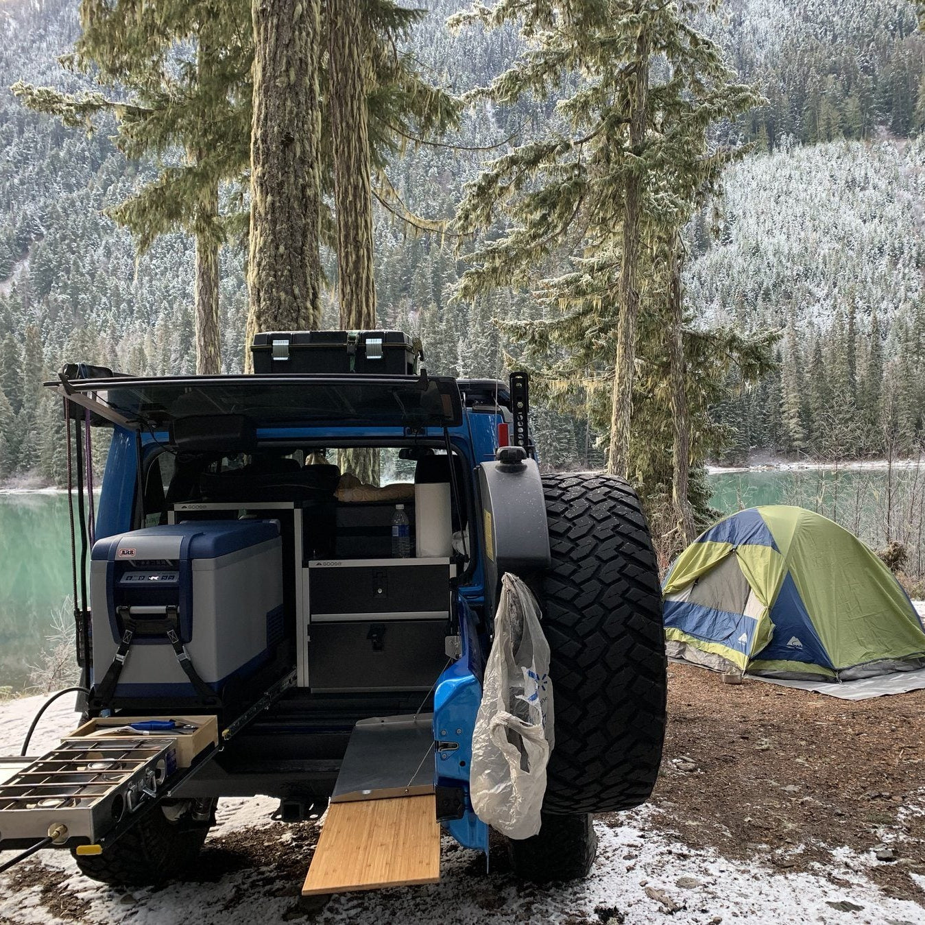 '07-18 Jeep JKU 4-Door Goose Gear Ultimate Chef Package Display in Vehicle 