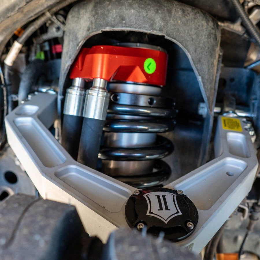 '17-18 Ford Raptor 3.0 Fox Factory Series Internal Bypass RR Coilover Close-up Display on Vehicle