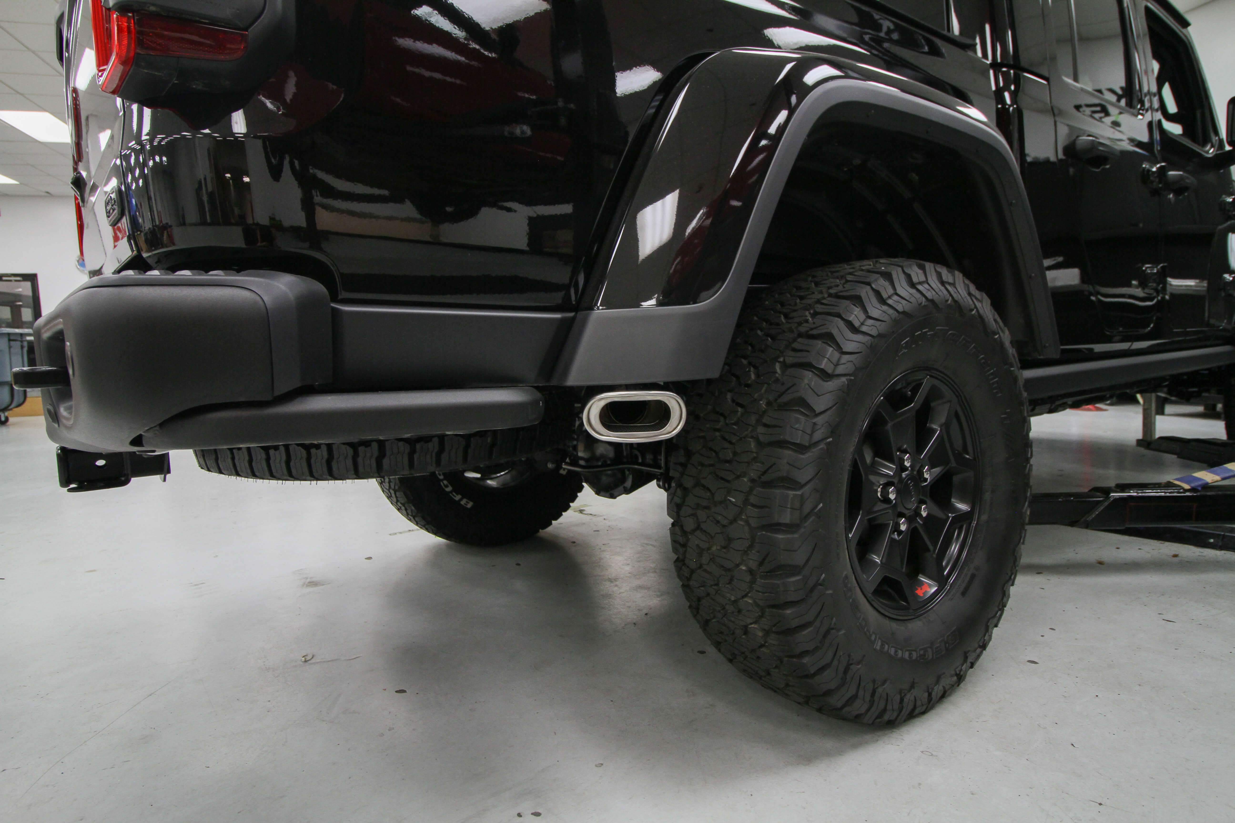 '20-23 Jeep Gladiator (JT) V6 2.5" Dual Exit Exhaust Kit Hooker Blackheart display
