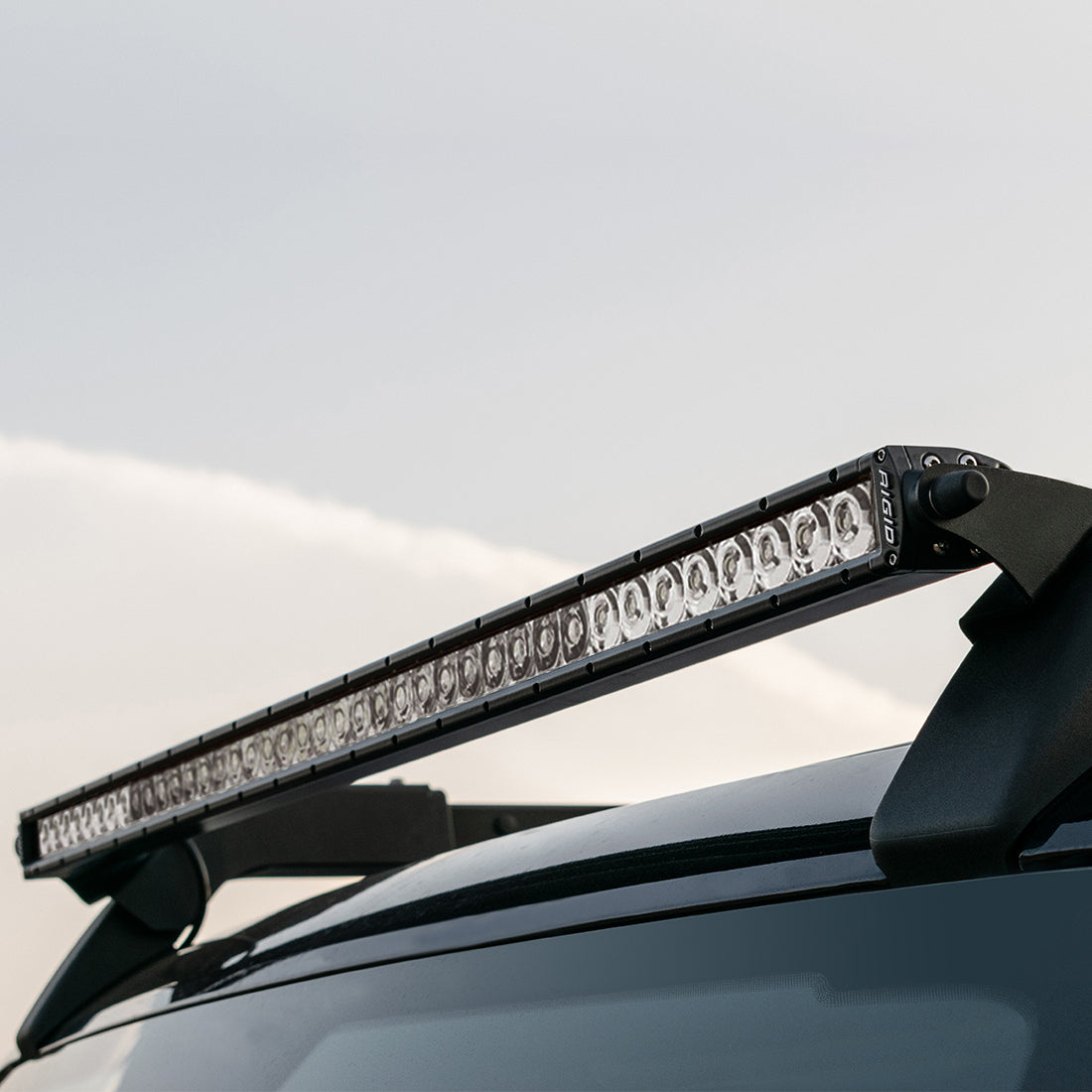 '21-23 Ford Bronco Rigid SR-Series LED Light Bar Roof Rack Kit display