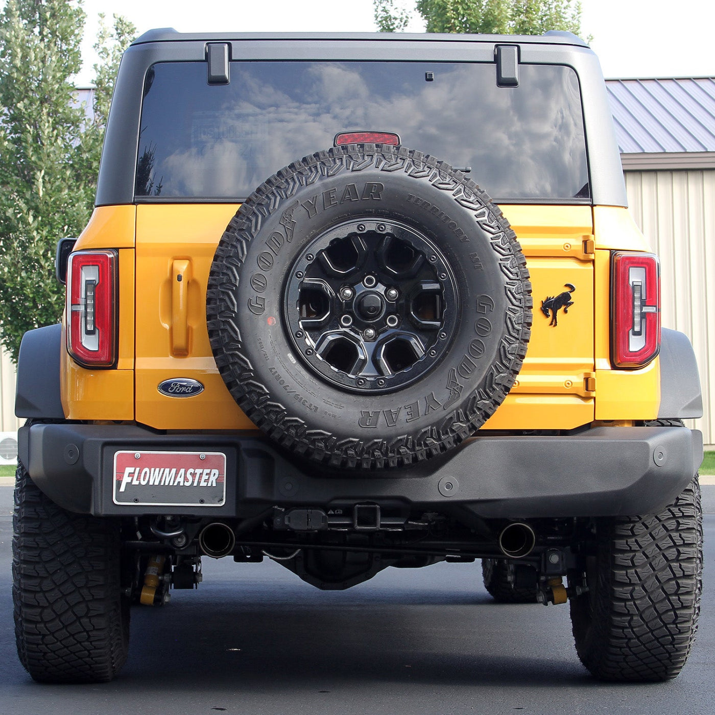 '21-23 Ford Bronco Flowmaster Outlaw Axle-Back Dual Exit Exhaust System Display on Vehicle 