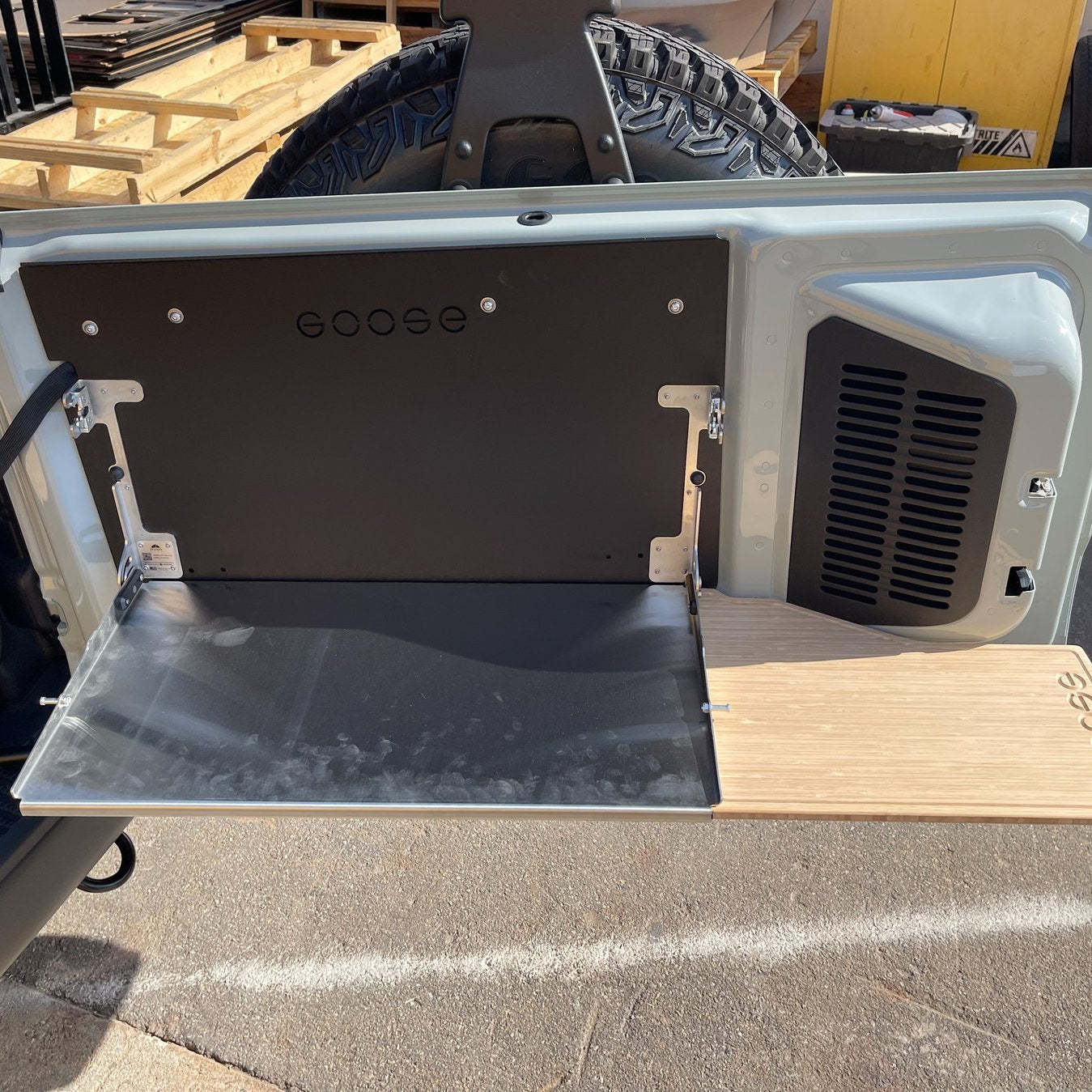 '21-23 Ford Bronco Goose Gear Tailgate Table Display in Vehicle 